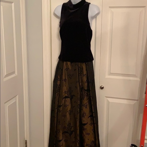 Dress - Picture 5 of 5